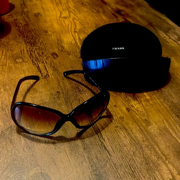 Prada sunglasses - Picture 2 of 5